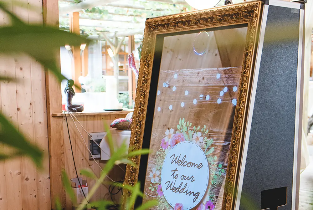 wedding-mirrorbooth.webp